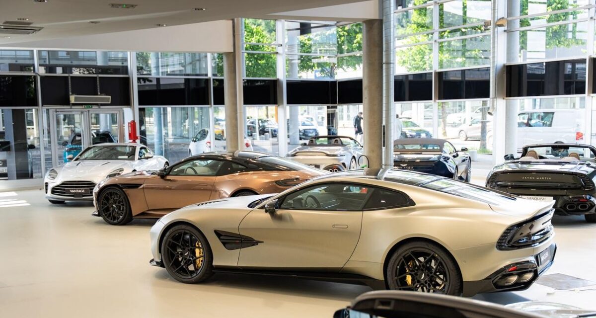 Le groupe Chopard réunit Aston Martin et Lotus sous un même toit à Lyon ...