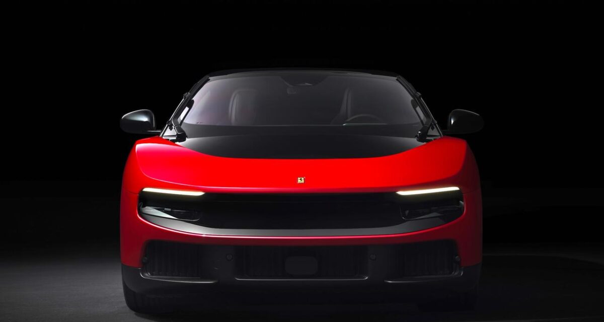 Ferrari Luce rouge face avant — 1 050 ch, quatre moteurs électriques, 0 à 100 km/h en 2,5 secondes