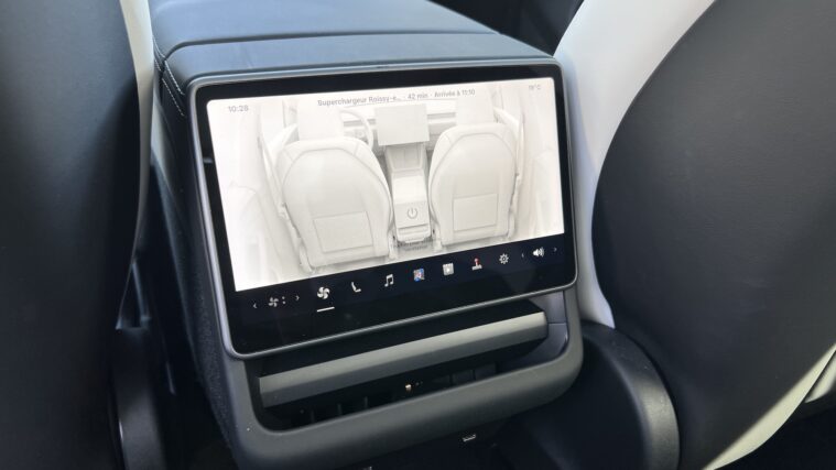 écran arrière tesla model y