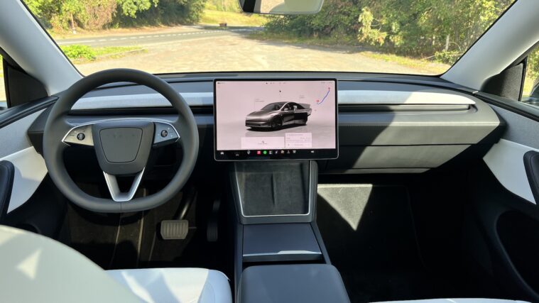 essai tesla model y intérieur